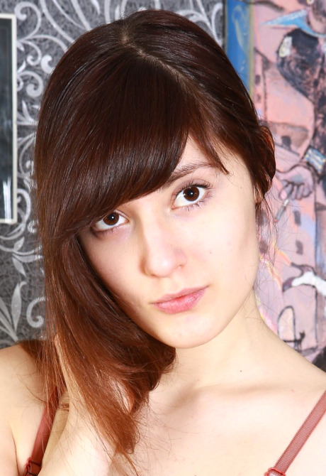 Sensual brunette Anni lets you see her pretty fluffy muff