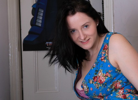 Aeryn Walker - 7 of 15