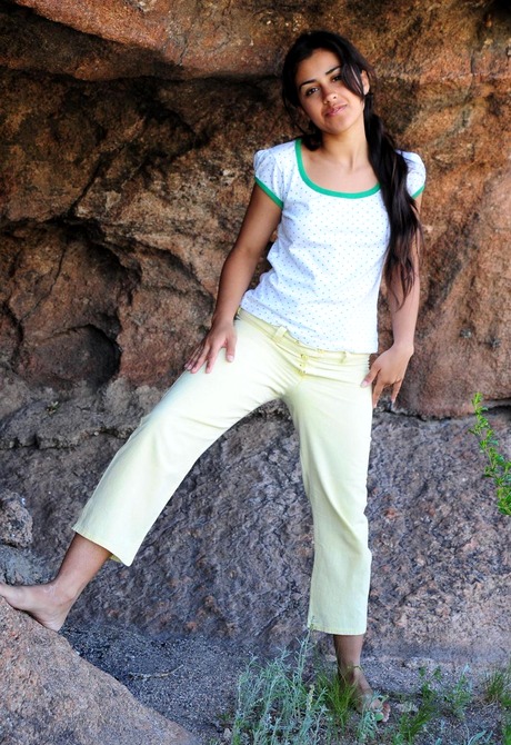 Exotic brunette babe Ambar spreads her thick bush wide open