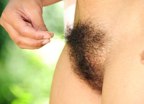 Exotic beauty Ambar shows her thick dark snatch outdoors - 12 of 15