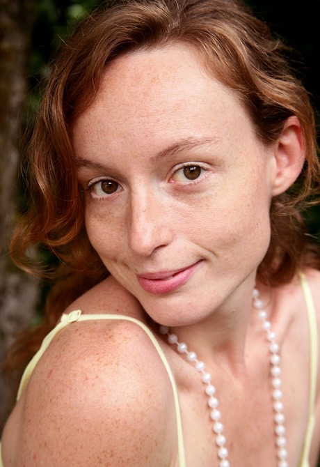 Amateur Ana Molly plays outside and spreads her natural twat - 6 of 16