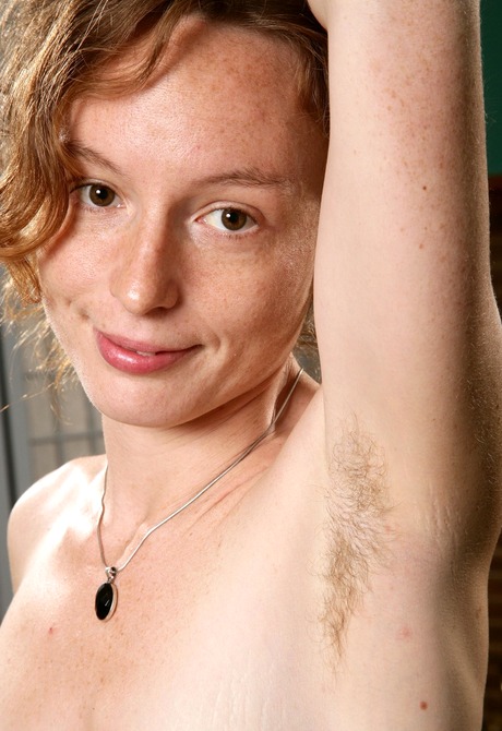 Amateur Ana Molly loves to show off her mesmerizing muff - 13 of 16