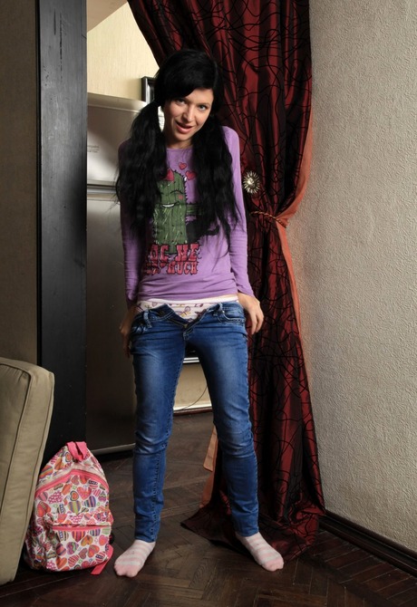 Raven haired cutie Arian strips and teases her bushy beaver