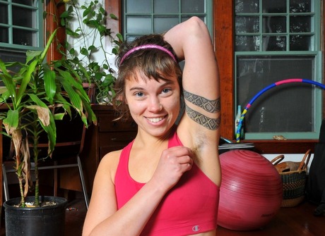 Fit natural amateur Artemisia doing yoga and spreading muff - 3 of 16