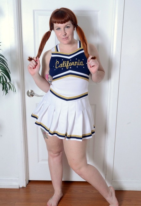 Curvy Barbary spreads her hairy hooha in a cheerleader suit