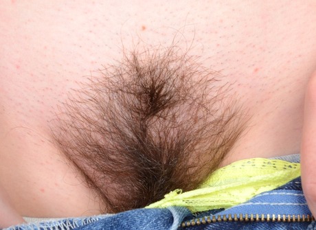 Naturally gorgeous Cali gets undressed and teases her bush - 6 of 16