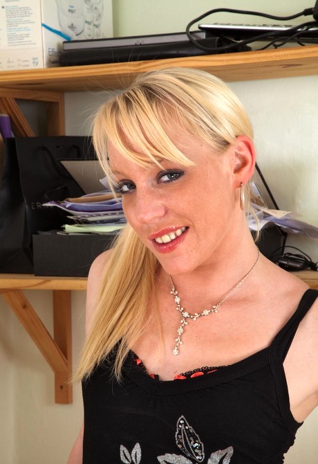 Slender blonde Cassie spreads her legs to show her hot muff