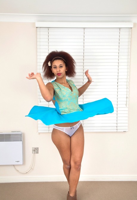 Playful ebony babe Crystal tempts and teases with her snatch - 2 of 16