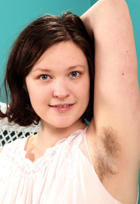 Delicious Dawna shows off her shaggy pits and woolly coochie - 2 of 16