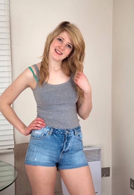 Thick natural teen cutie Dianne teasing in jean shorts - 1 of 16