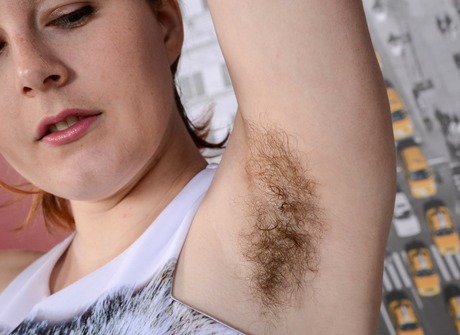 Curvy babe Eleanor shows off her big beautiful bushy beaver - 3 of 16