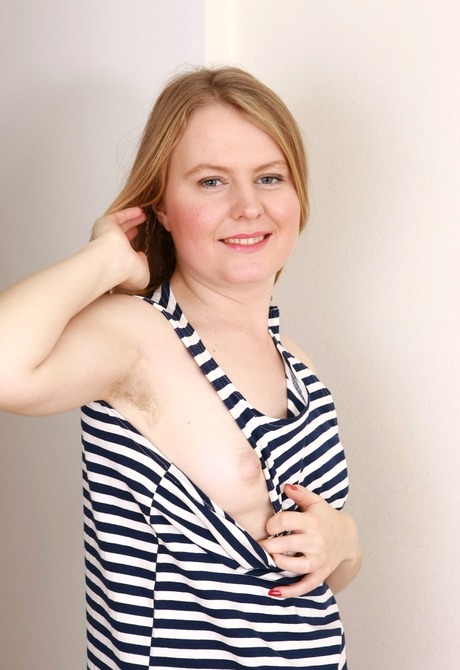 Natural amateur Elegiya spreading her hairy pussy - 3 of 16