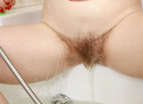 Pale hairy amateur Elegiya washing muff in bathtub - 11 of 16