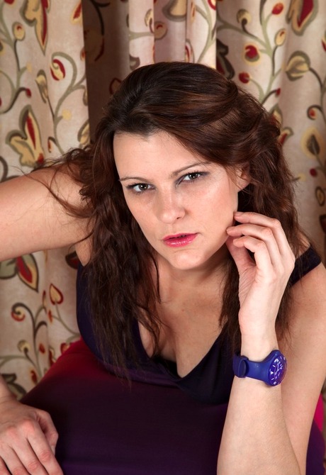 Natural amateur Ellie West showing closeup hairy pussy shots