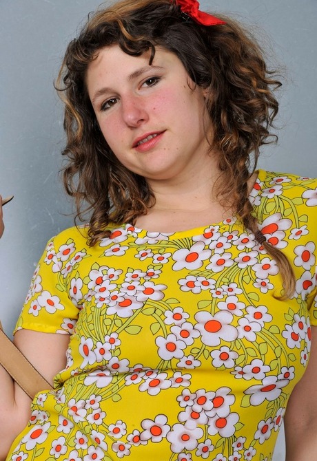 Chubby hairy natural Felicia strips off dress and spreads - 6 of 16