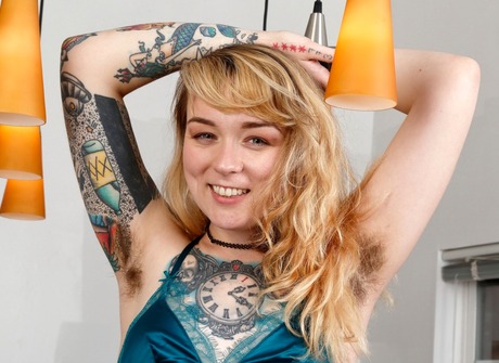 Furry foxy Felicia Fisher teases with her scary hairy crotch - 2 of 16