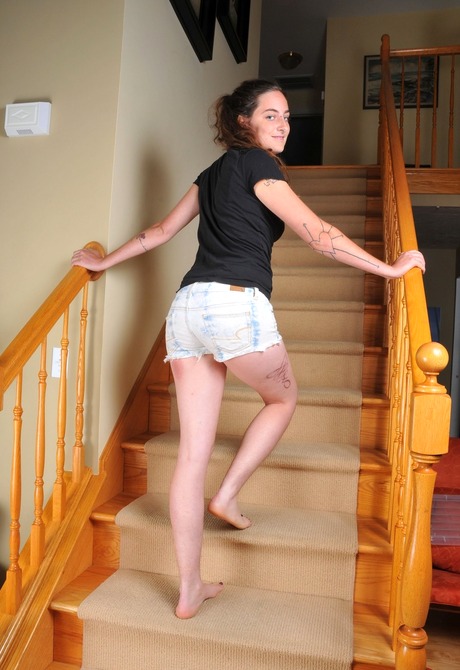 Isis strips and spreads her legs to expose her hairy crotch - 3 of 16