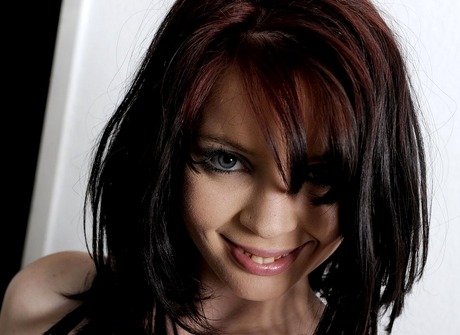 Petite brunette babe Jessi pleasures her fluffy muff for you