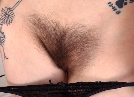 Slender Jessi Green shares her tiny tits and giant snatch - 10 of 16