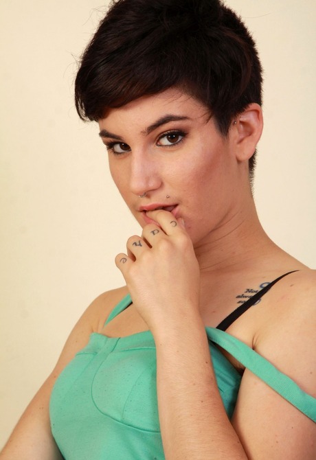 Feisty Joey bends over to show her hairy pussy on the sofa - 3 of 16