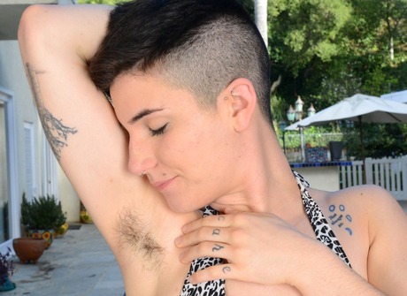 Foxy Joey shares her perfect round ass and her furry snatch - 3 of 16