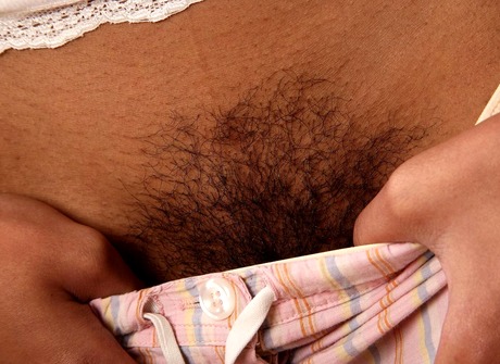 Beautiful ebony Karmalita teases her kinky bush up close - 3 of 15