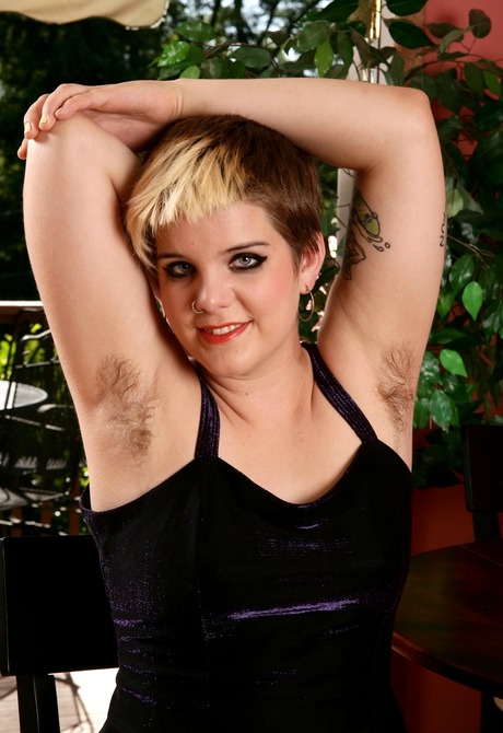 Big busty babe KayC shows her hairy pits and beautiful bush - 3 of 16