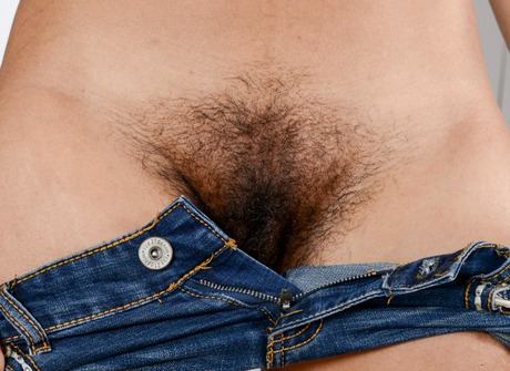 Provocatively curvy Kitty flaunts her untamed bush in heels - 4 of 16