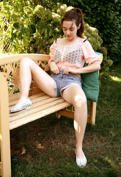 Cute natural amateur teen Krissy spreading her hairy pussy - 3 of 16