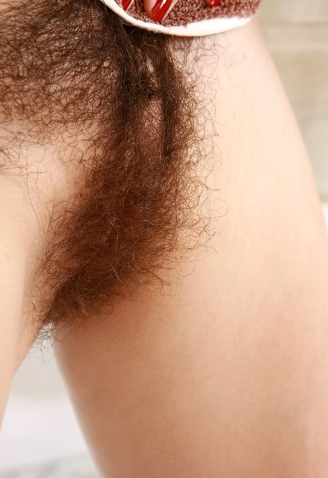 Curvy natural Kristina washing hairy pussy in bathtub - 15 of 16