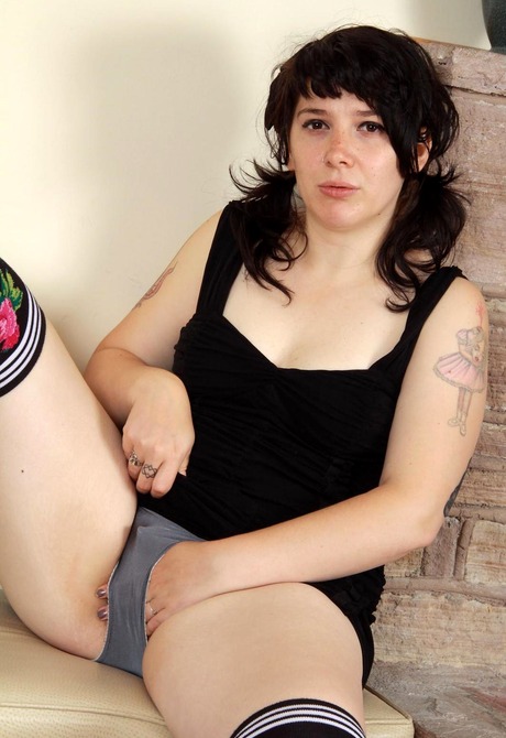 Lola by Tom Mayes - 3 of 15