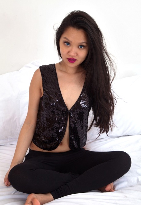 Asian babe Louisa shows off her sexy body and spreads hairy