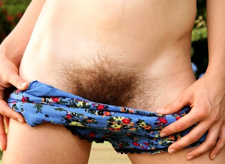 Tattooed natural amateur Luca showing hairy pits and pussy - 10 of 16