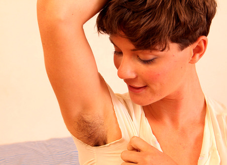 Short haired Luce strips out of her lingerie to toy her bush