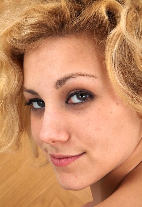 Lucie by Sean R - 7 of 15