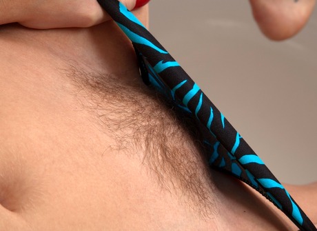 Tattooed hottie Melanie plays with her beaver in the bathtub - 6 of 16