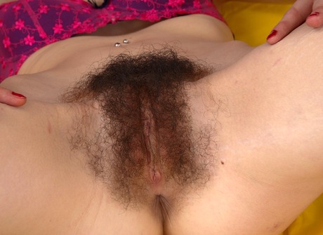 Horny Mojito pulls off her panties to share her hairy hooha - 11 of 16