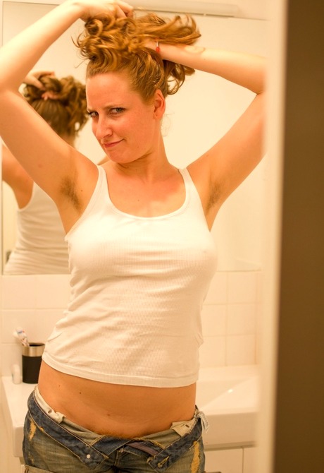 Chubby natural amateur Nichole washing hairy pussy in shower - 7 of 16