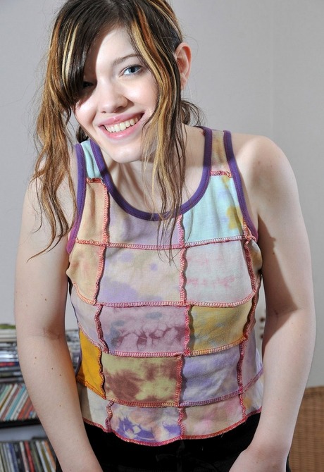 Sexy brunette babe Nicole fondles her furry little honeypot - 2 of 16