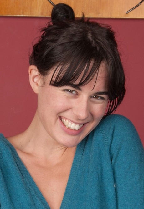 Hairy mature babe Olive spreading her furry unshaved snatch - 2 of 16