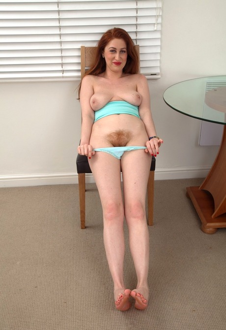 Pretty Princess Paris tempts and teases with her shaggy bush - 3 of 16