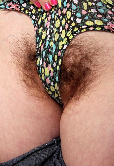 Sensual Sammy pulls down her panties and fondles her snatch - 4 of 15