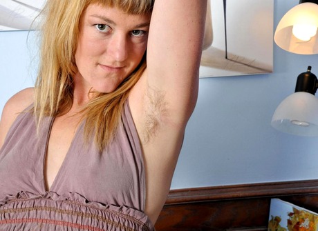 Flirty blonde Sandy teases and spreads her beaver wide oppen
