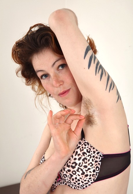 Edgy Sara plays with her furry pits and shaggy bush in heels - 3 of 16