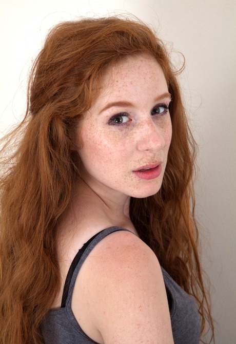 Scarlett Rose by Sean R - 2 of 16