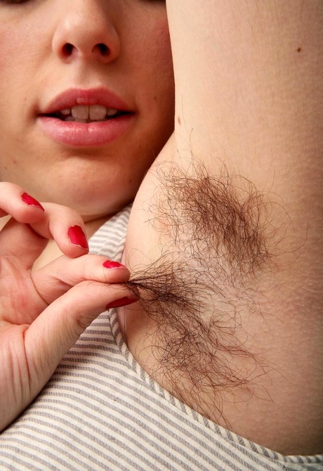 Curvy babe Simone spreads her bushy beaver wide open for you - 6 of 15