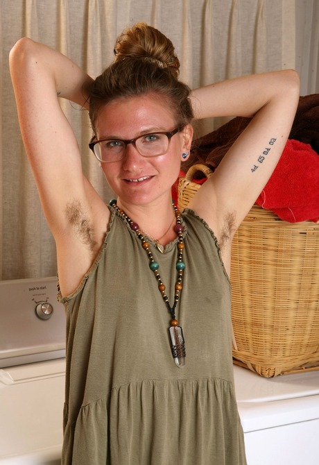 Nerdy babe Skyler shares her furry pits and unshaved crotch