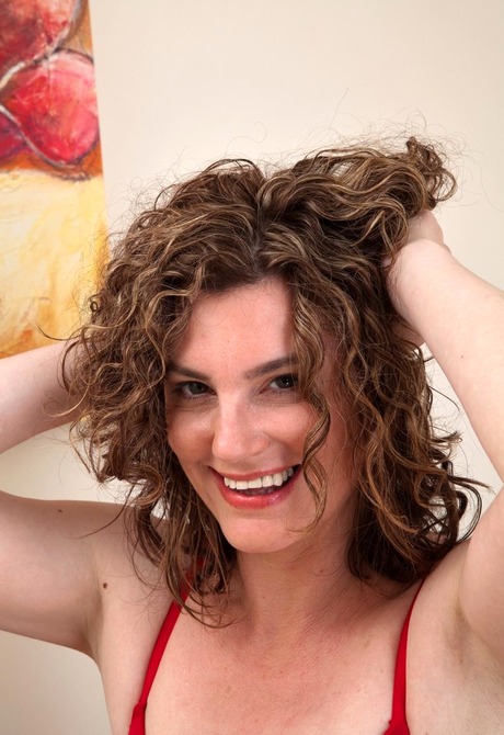 Happy hairy amateur Sofia Matthews spreading her furry muff - 2 of 16