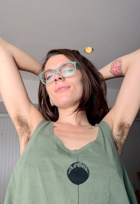 Nerdy hottie Valkyree shows off her happy trail and big bush