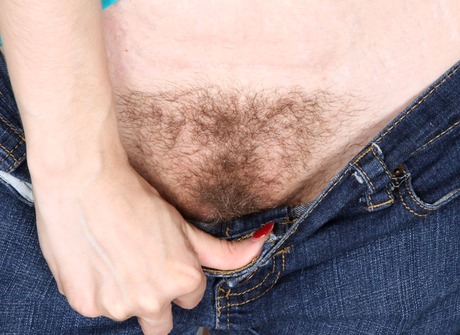 Petite babe Violet strips and flaunts her woolly coochie - 4 of 16